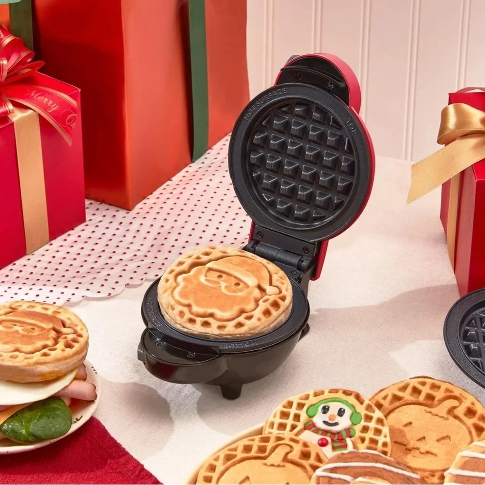 DASH - Multimaker with 7 Removable Plates: Waffle Iron & Griddle - NEW